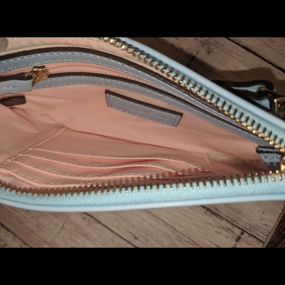 Dooney & Bourke Huntington wristlet - Picture 4 of 4